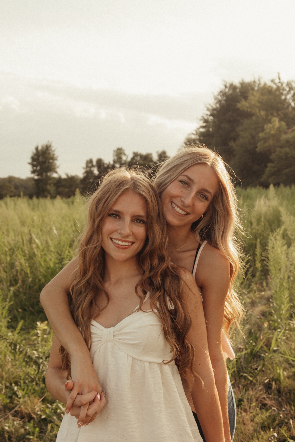 Friendships photography by Noah and Taya Film, image 2