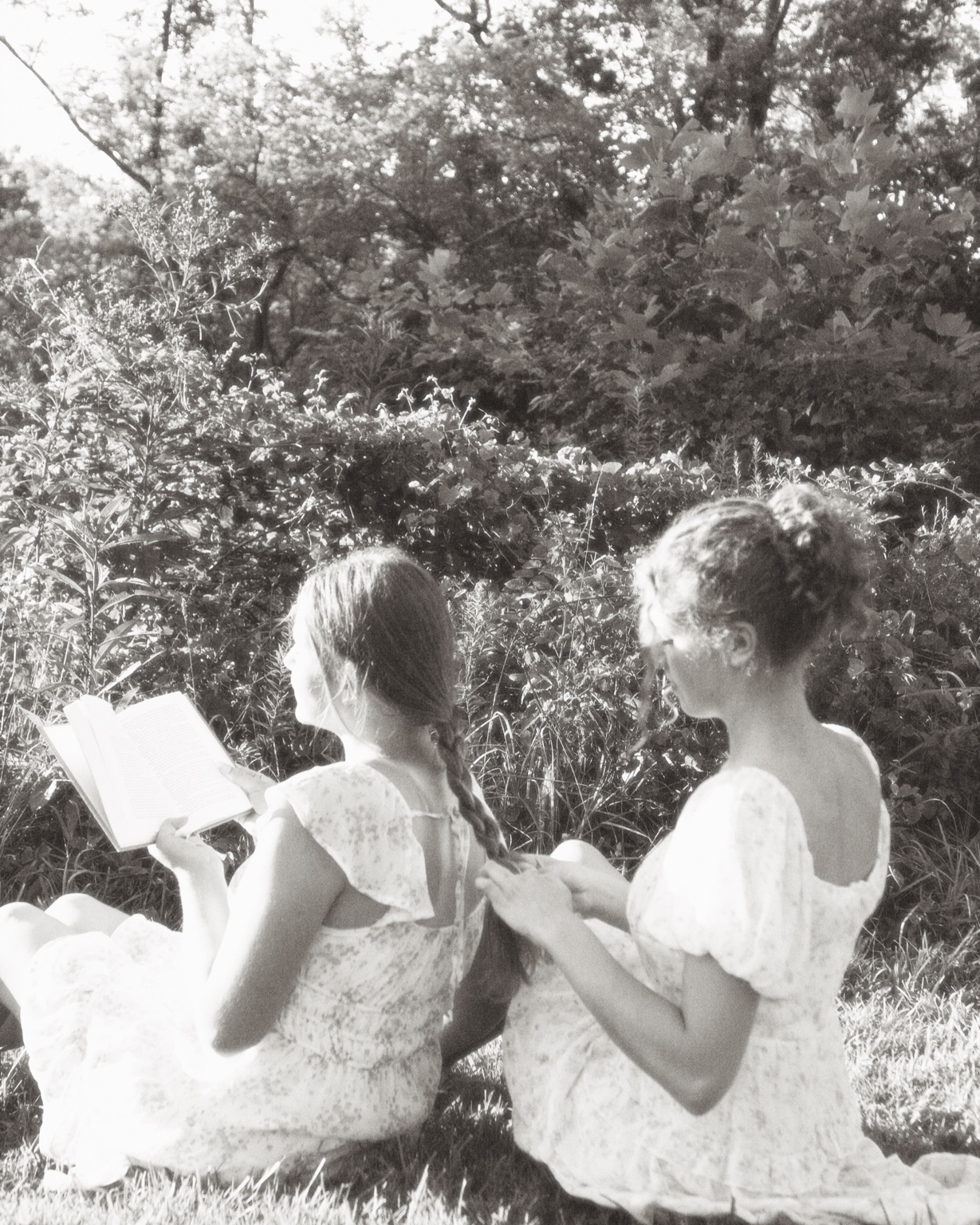 Friendships photography by Noah and Taya Film, image 5
