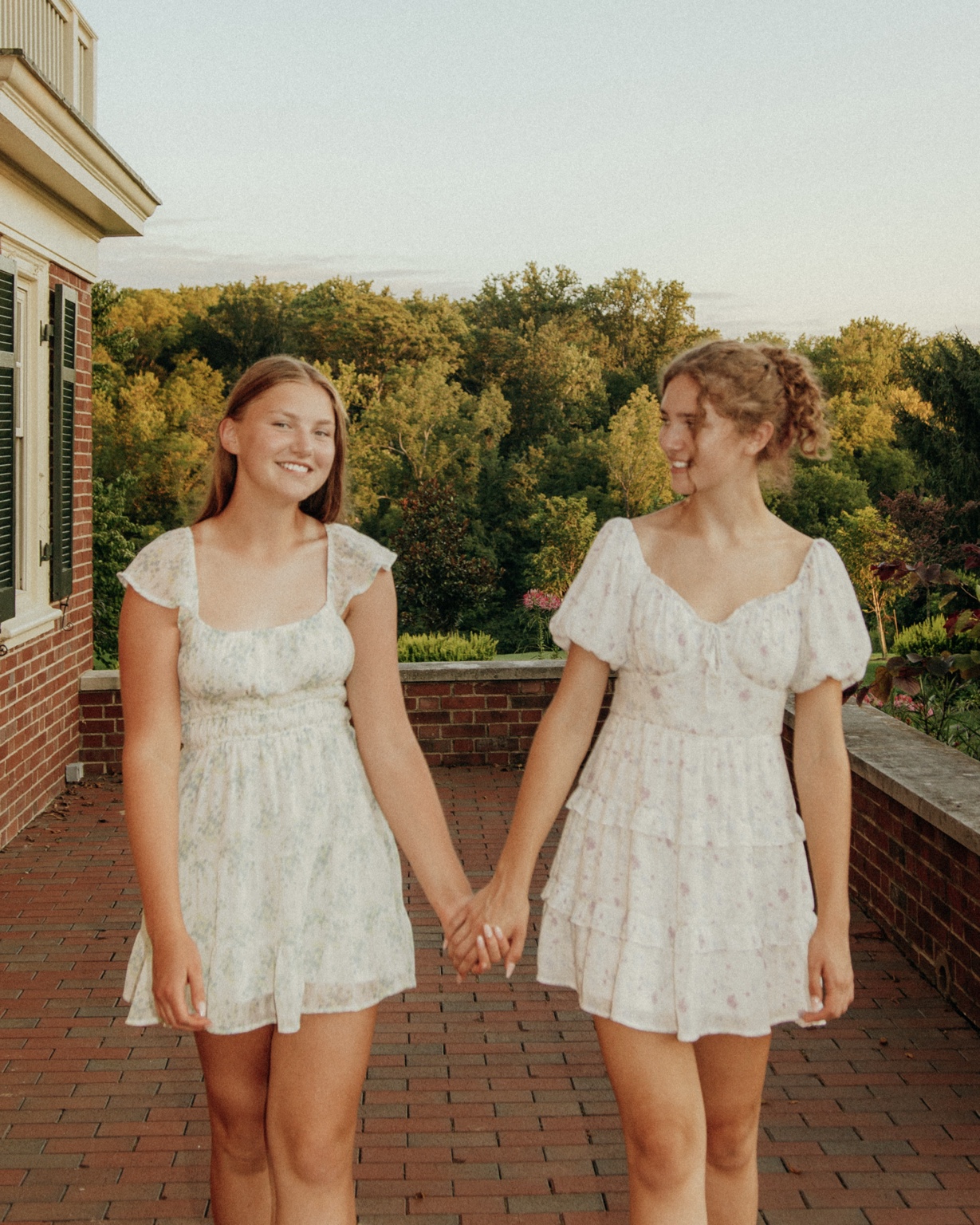 Friendships photography by Noah and Taya Film, image 6